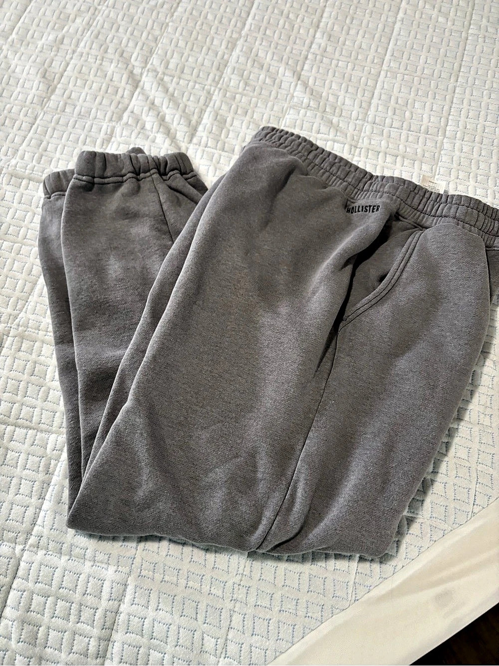 Hollister Feel Good Relaxed Fleece Joggers Gray